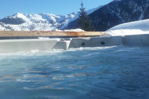 Chalet Chocolat - Jacuzzi Sauna Views Ski-In Ski-Out Schönes und luxuriöses Ferienhaus in La Tzoumaz, 4 Täler, Schweiz für 10 Personen. Das Haus befindet sich in einer bergigen Gegend und liegt nur 50 m von der Skipiste entfernt....