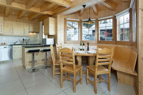 Chalet Chocolat - Jacuzzi Sauna Views Ski-In Ski-Out Schönes und luxuriöses Ferienhaus in La Tzoumaz, 4 Täler, Schweiz für 10 Personen. Das Haus befindet sich in einer bergigen Gegend und liegt nur 50 m von der Skipiste entfernt....