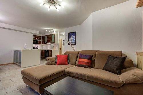 Appartement Matins St Laurent 1b Modern en vrolijk appartement in La Tzoumaz, 4 Valleien, Zwitserland voor 4 personen. Het appartement is gelegen in een bergachtige omgeving, dicht bij restaurants, bars en supermarkten, op 50 m van de skipiste en op 500 m van de skilift....