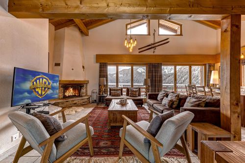 Chalet Coeur - Jacuzzi - Sauna - Views Lovely and comfortable holiday house in La Tzoumaz, 4 Valleys, Switzerland for 10 persons. The house is situated in a mountainous area....