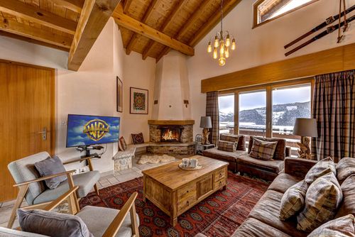 Chalet Coeur - Jacuzzi - Sauna - Views: La Tzoumaz, 4 Vallees, Switzerland. Livingroom, TV and multimedia and Mountain views