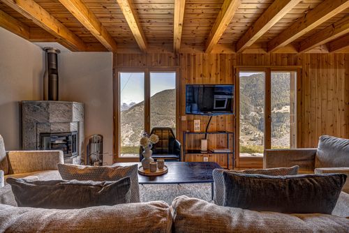 Chalet Colonia: La Tzoumaz, 4 Vallees, Switzerland. Livingroom