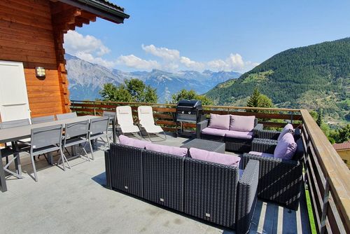 Chalet le Fauconnier Grande location de vacances intime à La Tzoumaz, 4 Vallees, Suisse pour 14 personnes...