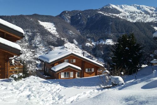 Chalet le Fauconnier: La Tzoumaz, 4 Vallees, Switzerland. Mountain views