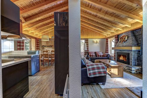 Chalet Khione Location de vacances charmante et confortable à La Tzoumaz, 4 Vallees, Suisse pour 8 personnes...