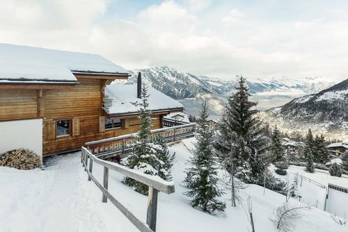 Chalet le Grand Ours - Jacuzzi Sauna Views Ski-In Ski-Out Beautiful and luxurious holiday house in La Tzoumaz, Four Valleys, Switzerland for 13 persons. The house is situated in a mountainous area, close to restaurants, bars and supermarkets, within 50 m from the ski slope and within 500 m from the ski lift....