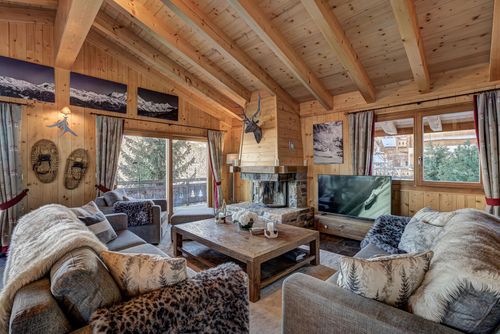 Chalet le Grand Ours - Jacuzzi Sauna Views Ski-In Ski-Out Magnifique et luxueuse maison de vacances à La Tzoumaz, dans les Quatre Vallées, Suisse, pouvant accueillir 13 personnes. La maison est située dans une région montagneuse, à proximité de restaurants, bars et supermarchés, à moins de 50 m de la piste de ski et à moins de 500 m de la remontée mécanique....