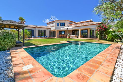Daru Dunya Winter Große und romantische Luxusvilla in Denia, Costa Blanca, Spanien mit privatem Pool für 8 Personen. Die Villa befindet sich in einer hügeligen und Wohngegend und in der Nähe von Restaurants und Kneipen....