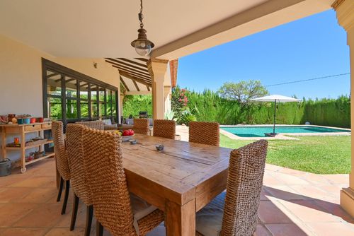 Daru Dunya Winter Grote en romantische luxe villa met privézwembad in Dénia, Costa Blanca, Spanje voor 8 personen. De villa is gelegen in een heuvelachtig en residentieel gebied en dicht bij restaurants en bars....
