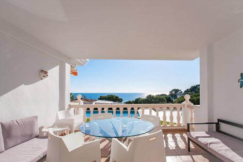 Poolbeach V Prachtig en vrolijk appartement in Moraira, Costa Blanca, Spanje met gemeenschappelijk zwembad voor 4 personen. Het appartement bevindt zich in een residentiële strandomgeving, dicht bij restaurants, bars en winkels, op 50 meter van het Playa Platgetes strand en 50 meter van de Middellandse Zee....