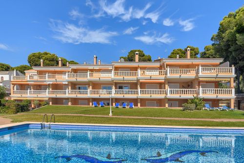 Poolbeach VI Apartamento clásico y acogedor en Moraira, Costa Blanca, España, con piscina comunitaria para 6 personas. El apartamento está situado en una zona residencial de playa, cerca de restaurantes, bares y tiendas, a 50 m de la Playa de Platgetes y a 0....