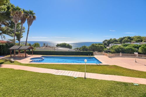 Poolbeach VI Classic and cheerful apartment with communal pool in Moraira, Costa Blanca, Spain for 6 people. The apartment is situated in a residential beach area, close to restaurants, bars, and shops, 50 metres from Playa Platgetes beach and 50 metres from the Mediterranean....