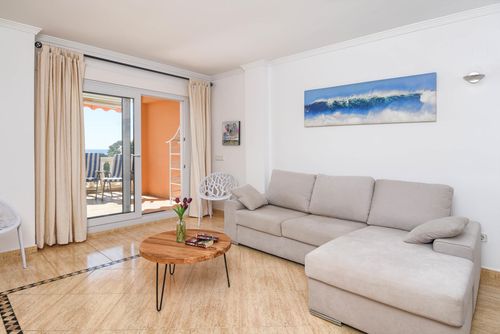 Poolbeach VI 4 pax Klassiek en vrolijk appartement in Moraira, Costa Blanca, Spanje met gemeenschappelijk zwembad voor 4 personen. Het appartement bevindt zich in een residentiële strandwijk, dicht bij restaurants, bars en winkels, op 50 meter van het strand Playa Platgetes en 50 meter van de Middellandse Zee....