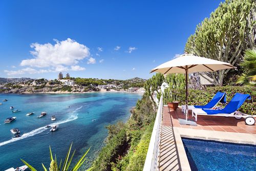 Cap d Or Geweldige en romantische villa met privézwembad in Moraira, Costa Blanca, Spanje voor 4 personen. Het huis is gelegen in een kustachtige, heuvelachtige woonomgeving en ligt op 1 km van het El Portet strand....