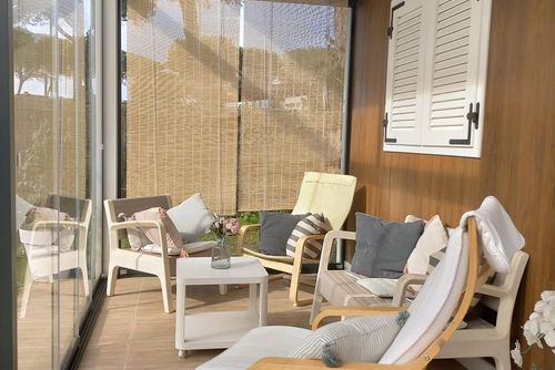 La Pinaleta Deliziosa e confortevole casa vacanze a Chiclana de la Frontera, Costa de la Luz, Spagna, con piscina privata per 5 persone. La casa è situata in una zona rurale e boschiva vicino alla spiaggia e si trova a 3 km dalla spiaggia di La Barrosa....