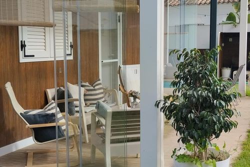 La Pinaleta Encantadora y cómoda casa de vacaciones en Chiclana de la Frontera, Costa de la Luz, España, con piscina privada para 5 personas. La casa se encuentra en una zona rural y arbolada cerca de la playa y está a 3 km de la playa de La Barrosa....