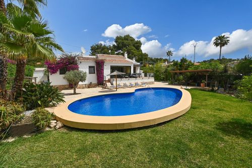 Ancali 4 pax Beautiful and comfortable villa in Javea, Costa Blanca, Spain, with private pool for 4 persons. The house is situated in a residential beach area and is 3 km from Cala de la Barraca, Javea beach....
