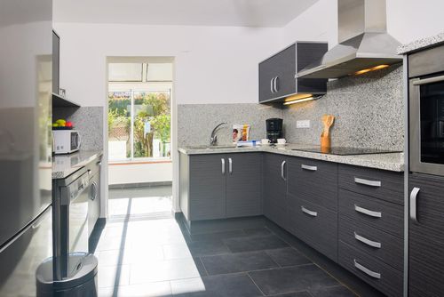 Doudou 4 pax Große und komfortable Villa mit privatem Pool in Denia, Costa Blanca, Spanien für 4 Personen. Das Haus befindet sich in einer Wohngegend am Strand und 4 km vom Strand La Marineta Casiana entfernt....