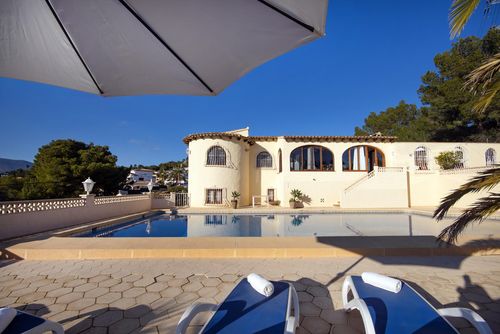 Heno 6 Grande et charmante villa avec piscine privée à Calpe, Costa Blanca, Espagne, pour 6 personnes. La maison est située dans une zone côtière, vallonnée et résidentielle....