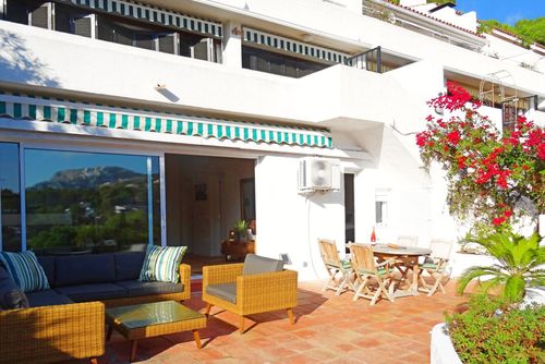 Don Cayo 21 Schöne und komfortable Wohnung in Altea, Costa Blanca, Spanien, mit Gemeinschaftspool für 2 Personen. Die Wohnung befindet sich in einem Golfresort, in einer küstennahen, hügeligen und Wohngegend, in der Nähe von Restaurants und Bars und 3 km vom Playa la Olla-Strand entfernt....
