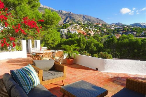 Don Cayo 21 Hermoso y acogedor apartamento en Altea, Costa Blanca, España, con piscina comunitaria para 2 personas. El apartamento se encuentra en un complejo de golf, en una zona residencial costera y montañosa, cerca de restaurantes y bares, y a 3 km de la playa Playa la Olla....
