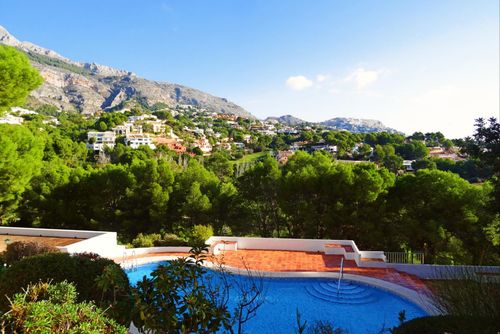 Don Cayo 21 Hermoso y acogedor apartamento en Altea, Costa Blanca, España, con piscina comunitaria para 2 personas. El apartamento se encuentra en un complejo de golf, en una zona residencial costera y montañosa, cerca de restaurantes y bares, y a 3 km de la playa Playa la Olla....