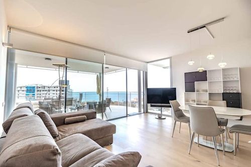 Peninsula 3 bedroom floor 3 D Apartment  with communal pool in Benalmadena, Costa del Sol, Spain for 6 persons...