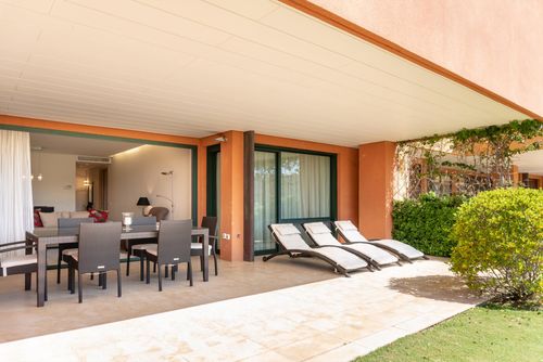 Marina 2 bedroom Luxury Ground Floor Apartment Appartement moderne et de luxe  avec piscine communale à Sotogrande, Costa del Sol, Espagne pour 4 personnes...
