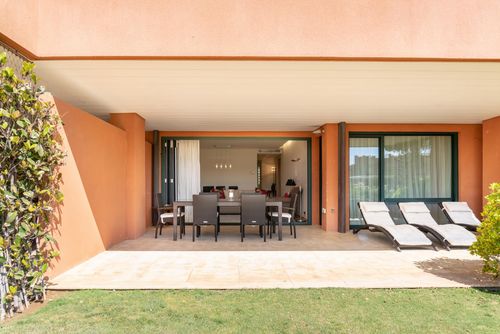 Marina 2 bedroom Luxury Ground Floor Apartment Appartement moderne et de luxe  avec piscine communale à Sotogrande, Costa del Sol, Espagne pour 4 personnes...