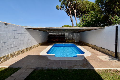 Fortuna Superbe villa confortable avec piscine privée à Chiclana de la Frontera, Costa de la Luz, Espagne, pour 6 personnes. La maison est située dans un quartier résidentiel proche de la plage et se trouve à 2 km de la plage de La Barrosa....