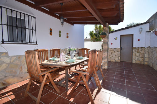 Fortuna Schöne und komfortable Villa in La Barrosa, Costa de la Luz, Spanien, mit einem privaten Pool für 6 Personen. Das Haus befindet sich in einem Wohngebiet in Strandnähe und ist 2 km vom Strand La Barrosa entfernt....