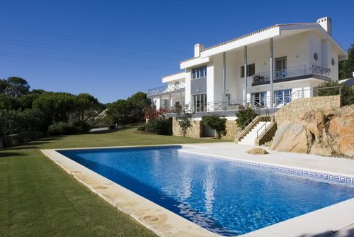 Modern 6 bedroom Villa Fab Sea Views and close to Almenara Modern luxury villa in Sotogrande, Costa del Sol, Spain with private pool for 12 persons. The villa is situated in a coastal, hilly, wooded, and residential area, close to a golf course and 7 km from Pueblo Nuevo de Guadiaro....