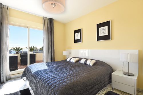 Myramar Penthouse 528 winter Apartamento moderno y cómodo con piscina comunitaria en Mijas Costa, Andalucía, España, para 2 personas. El apartamento está situado en un resort, cerca de restaurantes, bares y supermercados, a 500 m de la Playa El Faro, a 5 km de Fuengirola y a 0,5 km del Mar Mediterráneo....