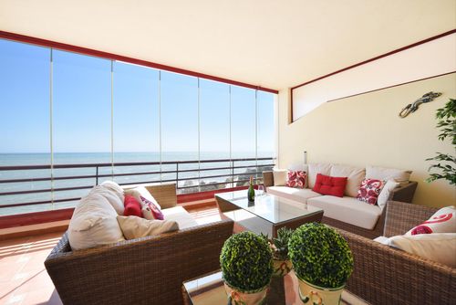 Puerta Del Mar 42 long stays Prachtig en vrolijk appartement met een gemeenschappelijk zwembad in Benalmádena, Andalusië, Spanje voor 4 personen. Het appartement ligt in een strandresort, in een woonwijk aan het strand, op 25 meter van Playa Las Yucas en 25 meter van de Middellandse Zee....