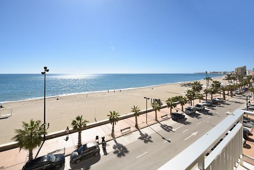 Evamar winter Mooie en comfortabele appartement in Fuengirola, Andalusië, Spanje voor 6 personen. Het appartement is gelegen in een stedelijk strandgebied, dichtbij restaurants, bars en supermarkten, op slechts 50 m van Playa de los Boliches strand en 0,05 km van de Middellandse Zee....