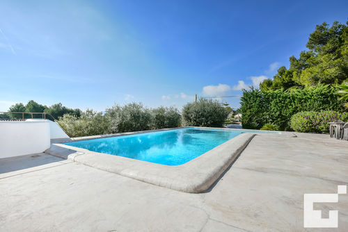 Herina 8 Komfortable Villa mit privatem Pool in Moraira, Costa Blanca, Spanien für 8 Personen. Das Haus befindet sich in einem Wohngebiet und ist 2 km vom Strand Cala Baladrar entfernt....