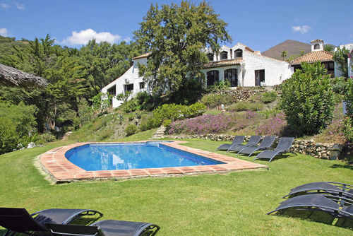 Casares 010 Mooie en  luxe villa  met verwarmd zwembad in Casares, Málaga, Spanje voor 24 personen...