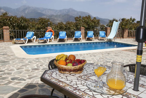 Nerja 040 Mooie en comfortabele villa  met privé zwembad in Nerja, Costa del Sol, Spanje voor 6 personen...