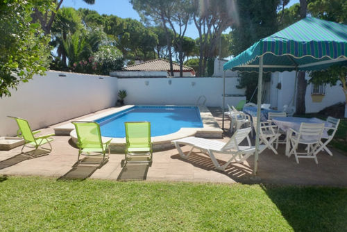 Villa Recreo de Pilant 5: Chiclana de la Frontera, Costa de la Luz, Espagne. Jardin et piscine et Chaises longues