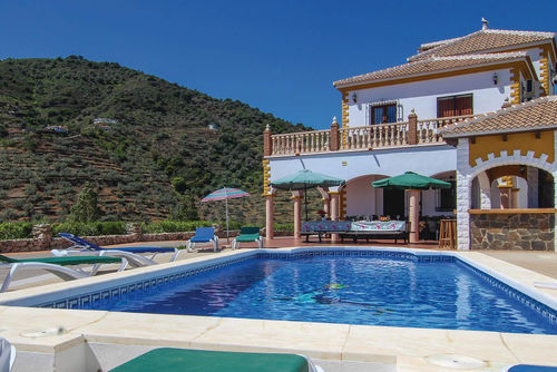 Sayalonga 002 Villa grande y acogedora en Sayalonga, Málaga, España  con piscina privada para 12 personas...