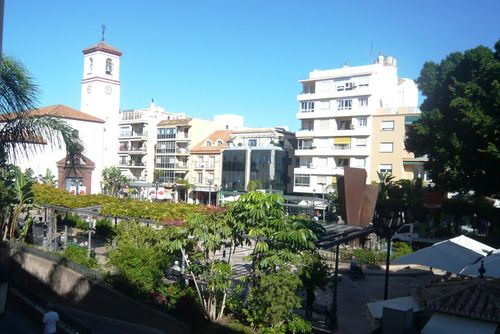 Plaza de la Constitucion Apartment Lovely and comfortable apartment in Fuengirola, Andalusia, Spain for 2 persons. The apartment is situated close to restaurants and bars, shops and supermarkets, and is 200 m from the beach....