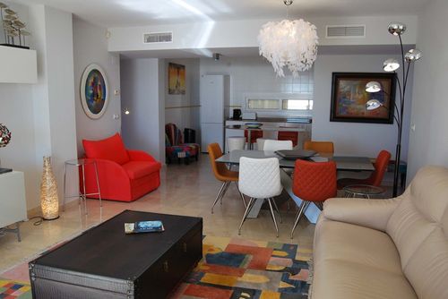 Mirador 2 Prachtig en luxueus appartement in Altea, Costa Blanca, Spanje met gemeenschappelijk zwembad voor 4 personen. Het appartement is gelegen in een residentieel en bergachtig strandgebied, dicht bij restaurants en bars en op 500 m van het strand....