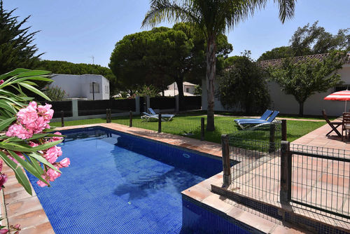 Conil 012 Villa en Conil de la Frontera, Costa de la Luz, España  con piscina privada para 12 personas...