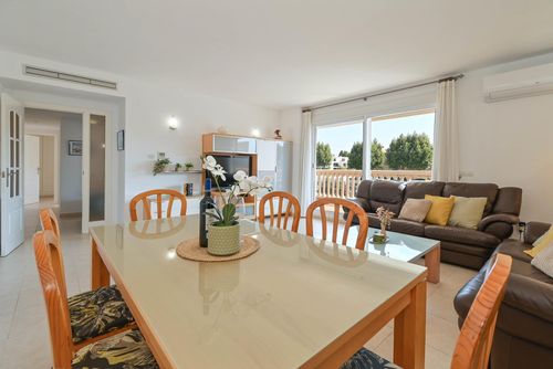 Eclari Wunderschöne und gemütliche Wohnung mit Gemeinschaftspool in Jávea, Costa Blanca, Spanien für 6 Personen. Die Wohnung befindet sich in einem Wohngebiet am Strand, in der Nähe von Restaurants und Bars, Geschäften, Supermärkten und einem Tennisplatz, 500 m vom Strand El Arenal, Jávea, und 0,5 km vom Mittelmeer entfernt....