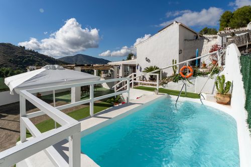 Acebuchal 002 Maravillosa y romántica casa de vacaciones con piscina privada en Frigiliana, Costa del Sol, España, para 4 personas. La casa está situada en una zona rural, residencial y montañosa....