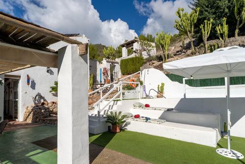 Acebuchal 002 Maravillosa y romántica casa de vacaciones con piscina privada en Frigiliana, Costa del Sol, España, para 4 personas. La casa está situada en una zona rural, residencial y montañosa....