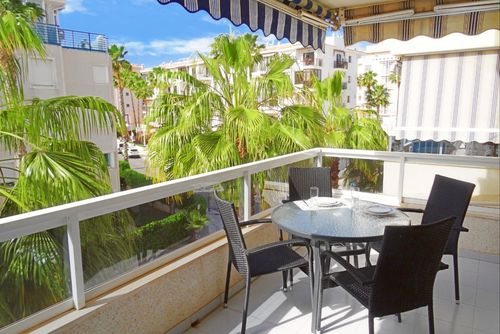 Casa Coliseo Modern and comfortable apartment in Albir, Costa Blanca, Spain with communal pool for 4 persons. The apartment is situated in an urban beach area, close to restaurants and bars, shops and supermarkets, 500 m from Playa Albir beach and 0....