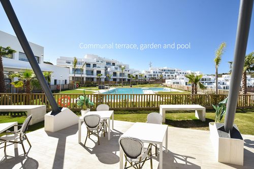 Casa Banderas Modern en luxueus appartement in Mijas Costa, Andalusië, Spanje voor 6 personen. Het appartement is gelegen in een heuvelachtige strandomgeving en ligt op 2 km van het Playa de la Cala strand....