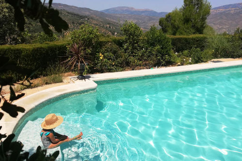 Jaén 002 Villa clásica y cómoda en Los Villares, Jaén, España, con piscina privada para 4 personas. La casa se encuentra en una zona rural, boscosa, residencial y montañosa....