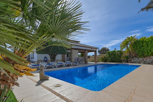 Frederique 8 pax Großes und komfortables Ferienhaus mit privatem Pool in Benitachell, Costa Blanca, Spanien für 8 Personen. Das Haus befindet sich in einem Wohngebiet in Strandnähe und ist 5 km von Xàbia entfernt....